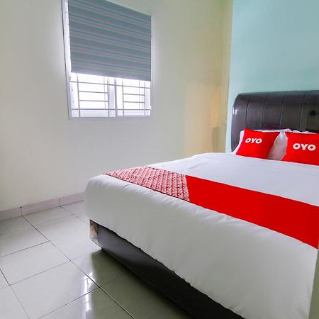 Oyo 3493 Nami House Hotel Medan Ngoại thất bức ảnh