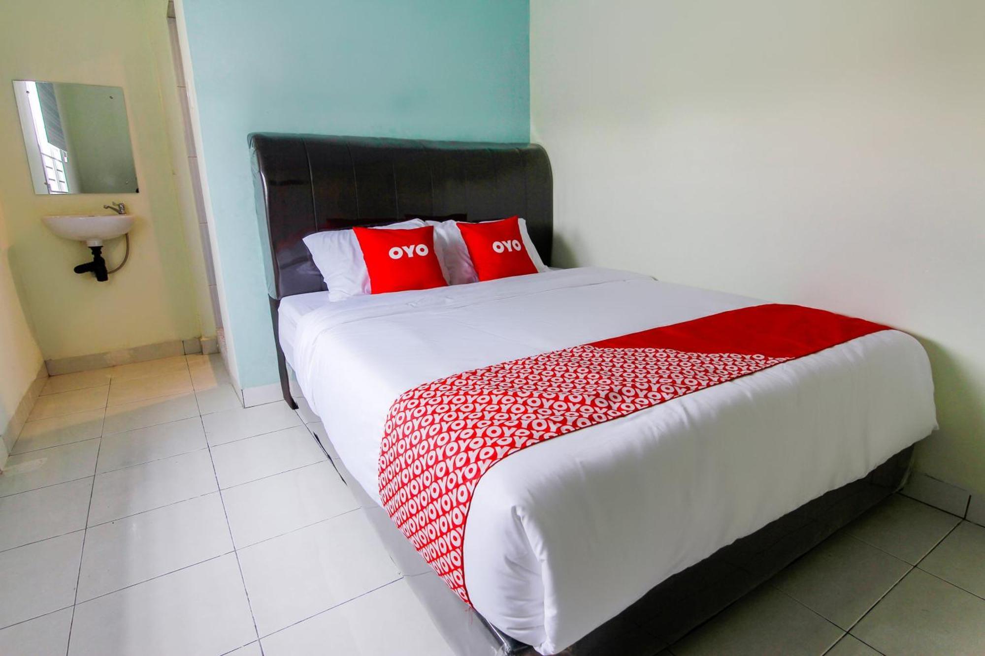 Oyo 3493 Nami House Hotel Medan Ngoại thất bức ảnh
