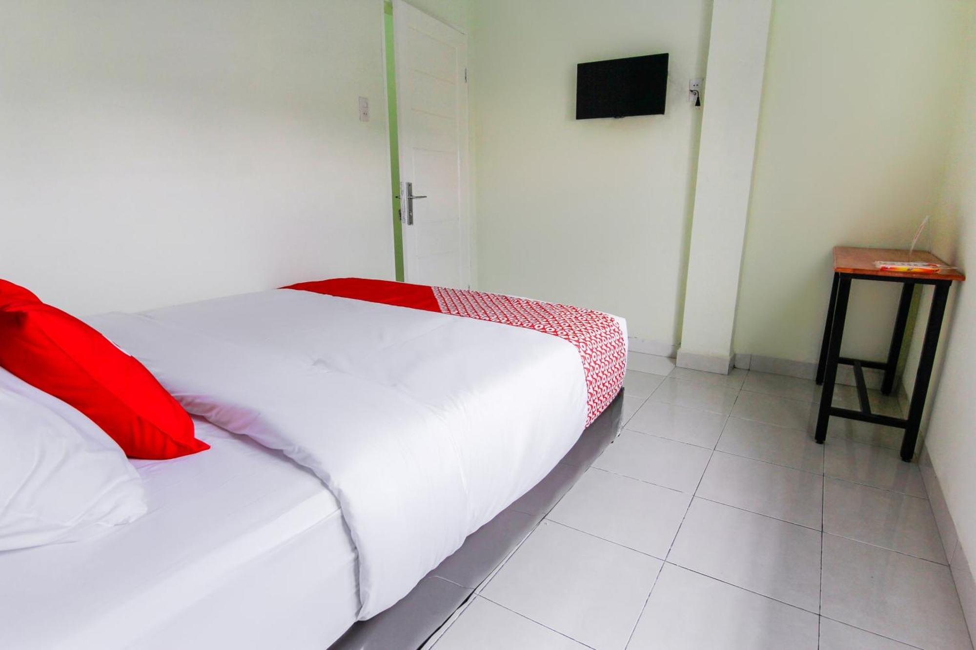 Oyo 3493 Nami House Hotel Medan Ngoại thất bức ảnh