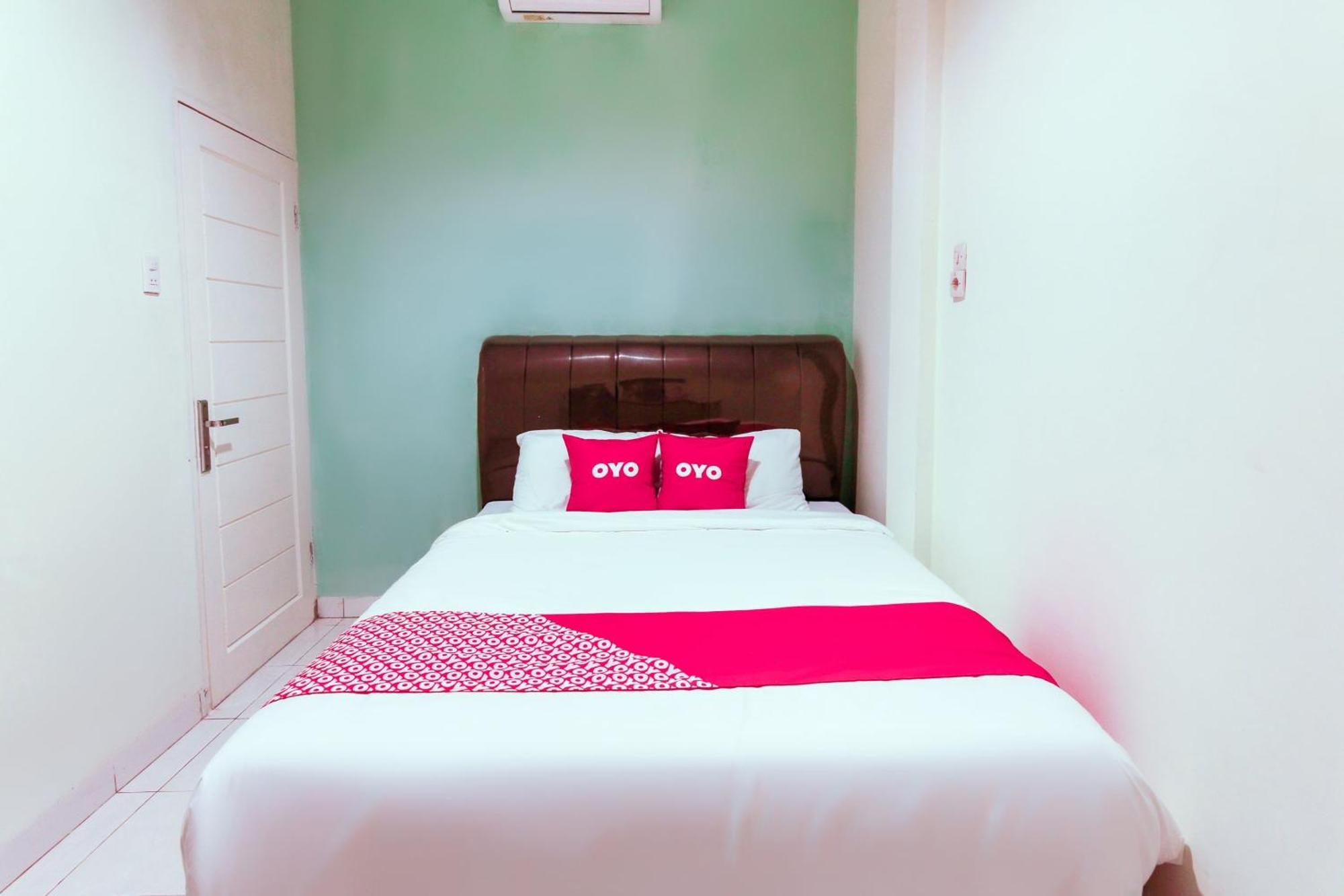 Oyo 3493 Nami House Hotel Medan Ngoại thất bức ảnh