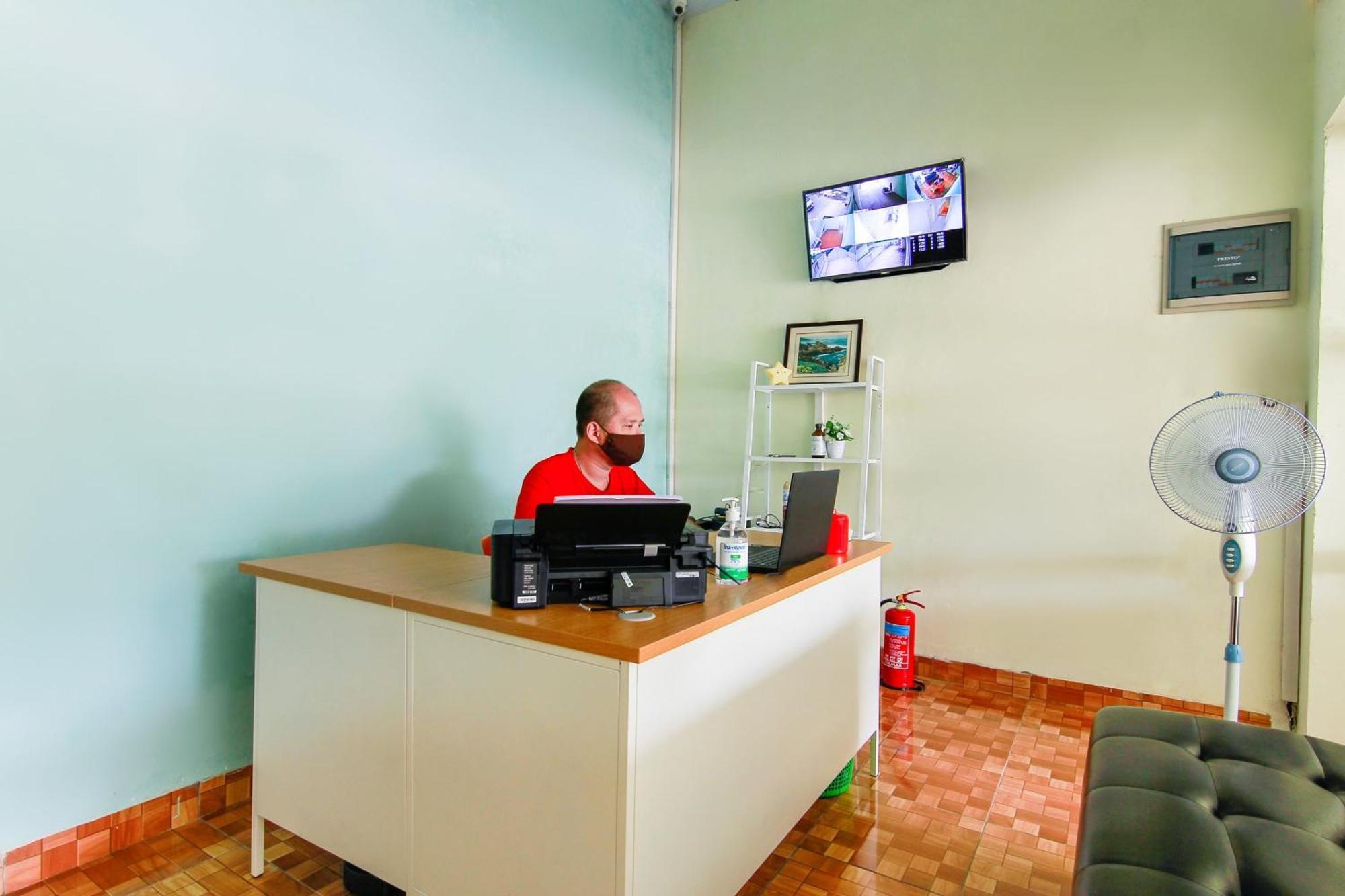 Oyo 3493 Nami House Hotel Medan Ngoại thất bức ảnh