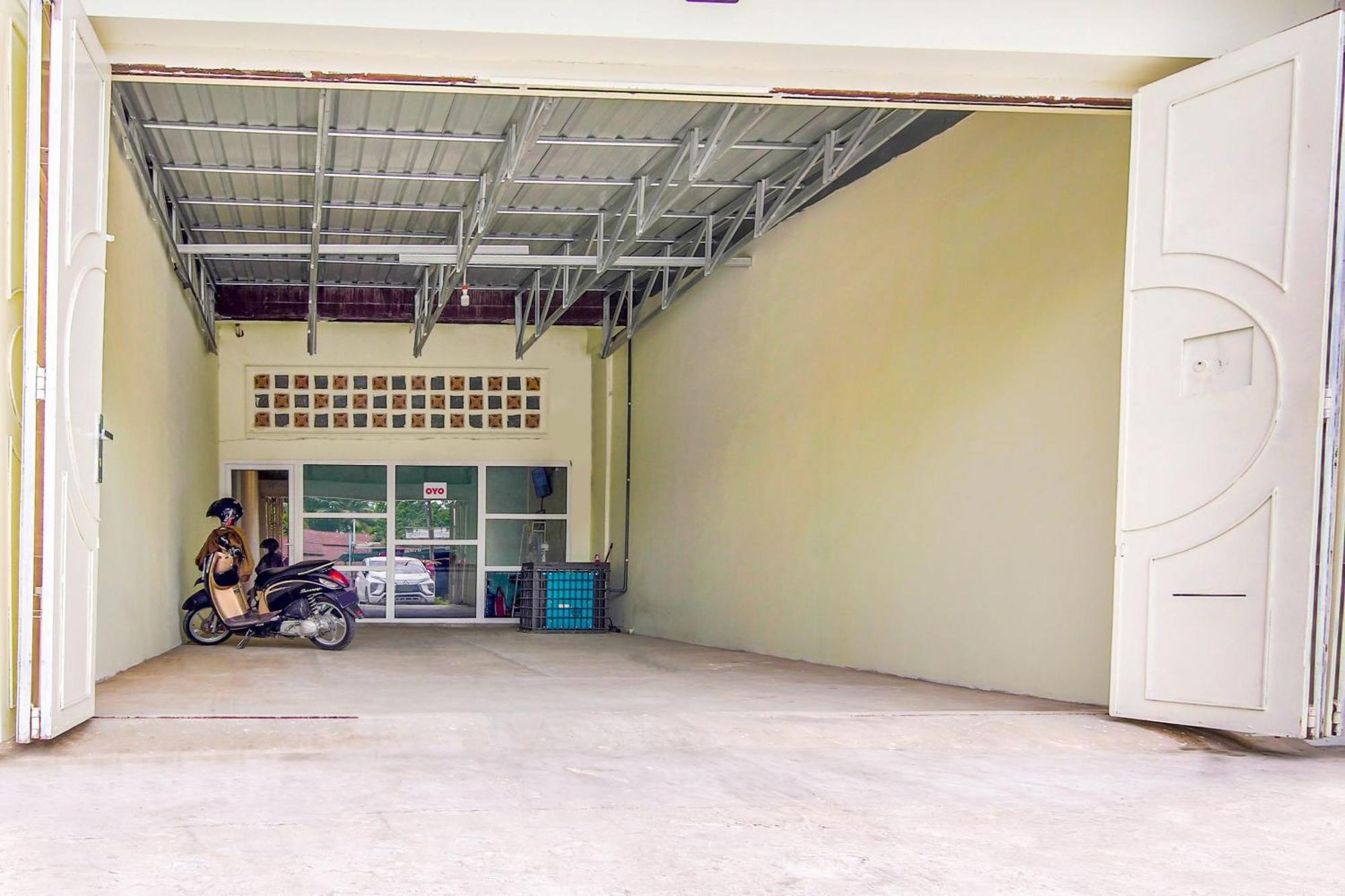 Oyo 3493 Nami House Hotel Medan Ngoại thất bức ảnh