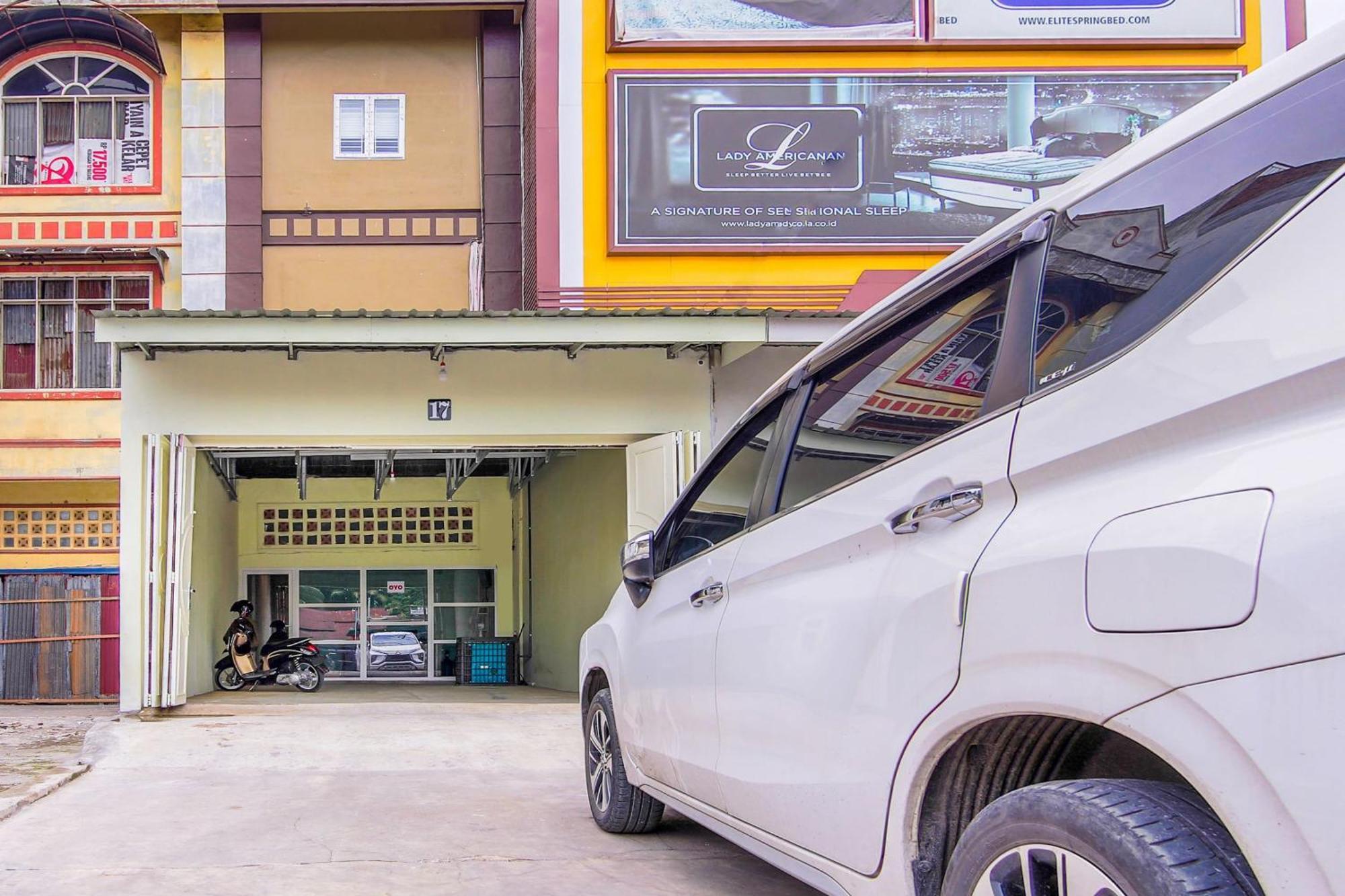 Oyo 3493 Nami House Hotel Medan Ngoại thất bức ảnh