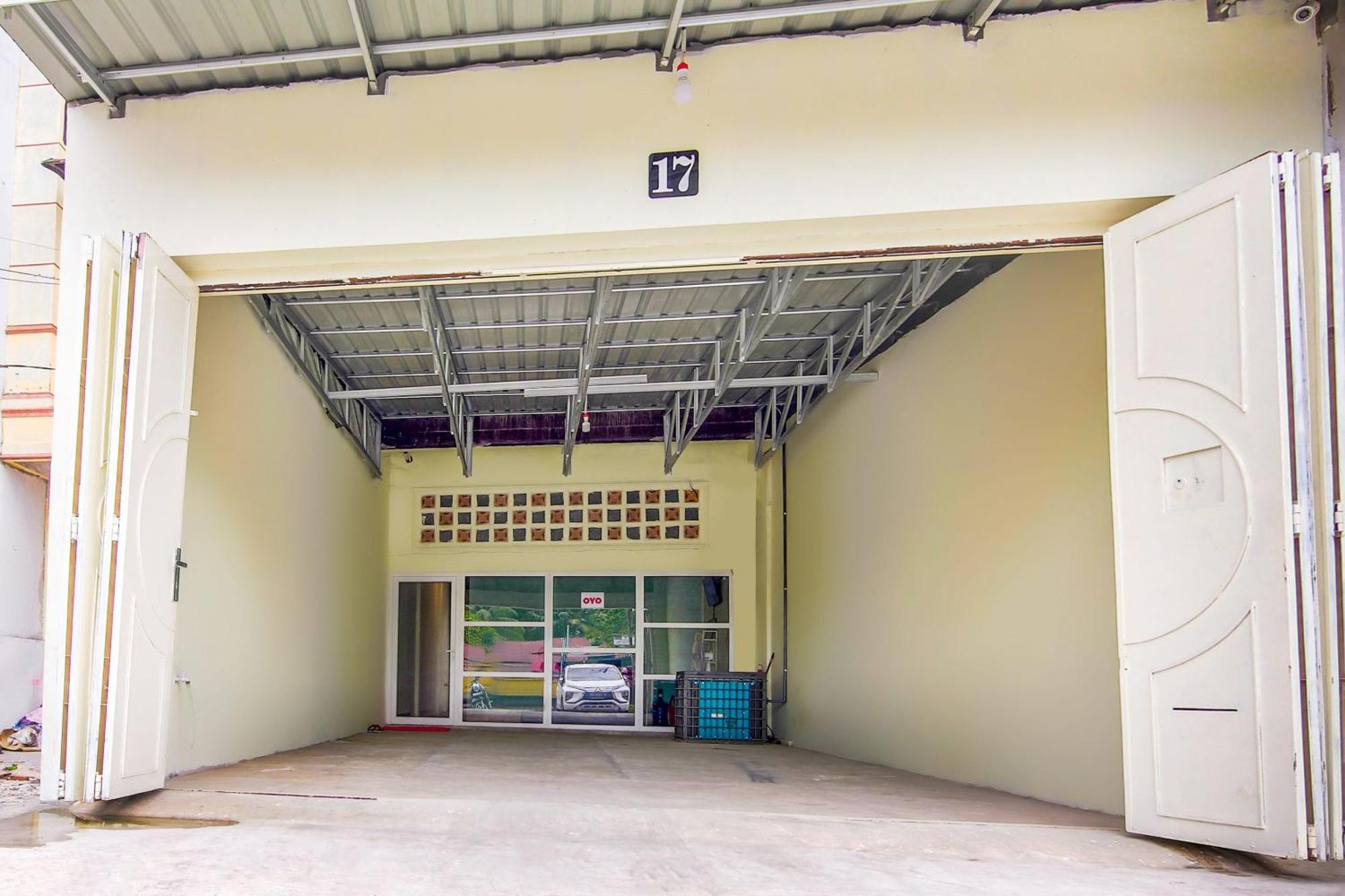 Oyo 3493 Nami House Hotel Medan Ngoại thất bức ảnh